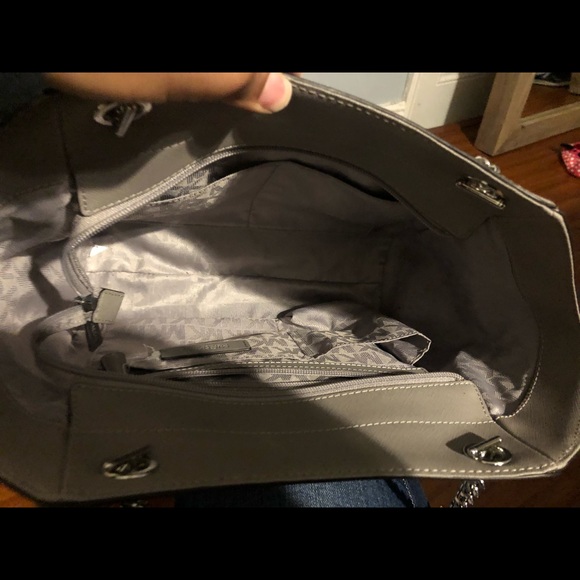 Michael Kors grey chain saffiano leather bag - Picture 3 of 4